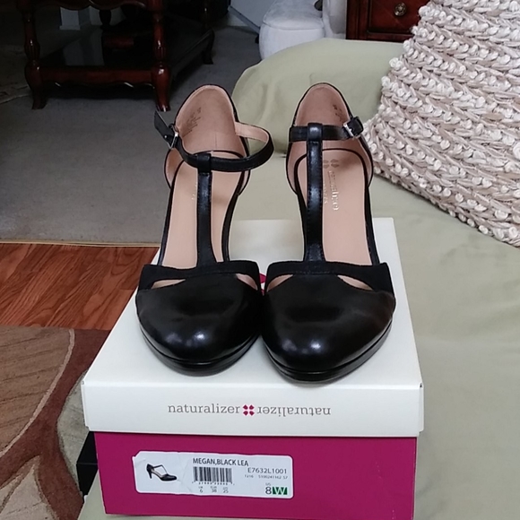 Shoes - Picture 5 of 5